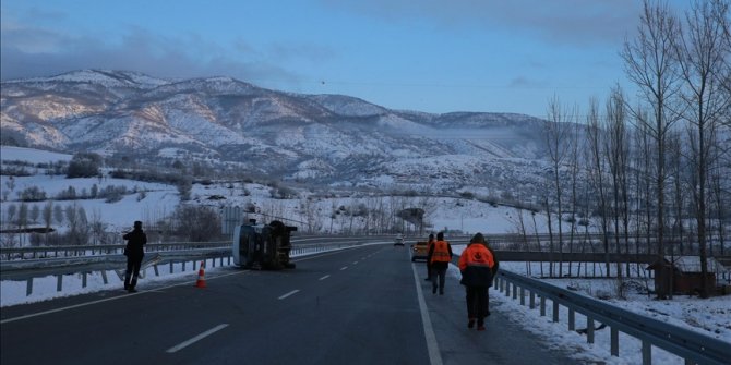 Tokat'ta servis aracı devrildi, bir asker şehit oldu, 3 asker yaralandı