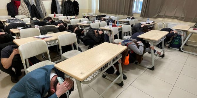 Okullarda gerçeğini aratmayan deprem tatbikatı