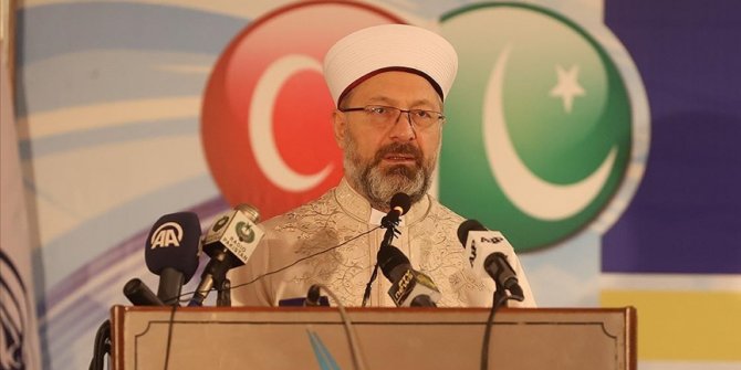 Diyanet İşleri Başkanı Erbaş, Pakistan'da camiye yönelik bombalı saldırıyı telin etti