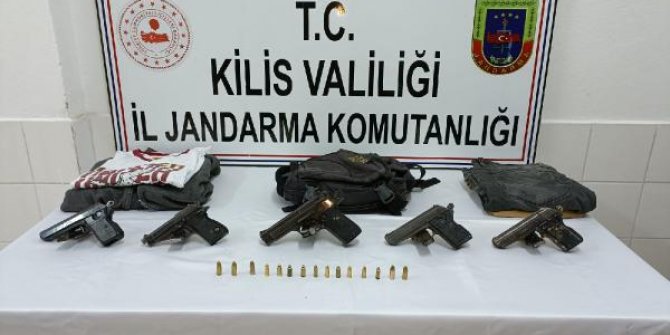 Kilis’te gümrük kaçağı 5 tabanca ele geçirildi