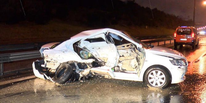 TEM otoyolunda trafik kazası: 1'i ağır 2 yaralı
