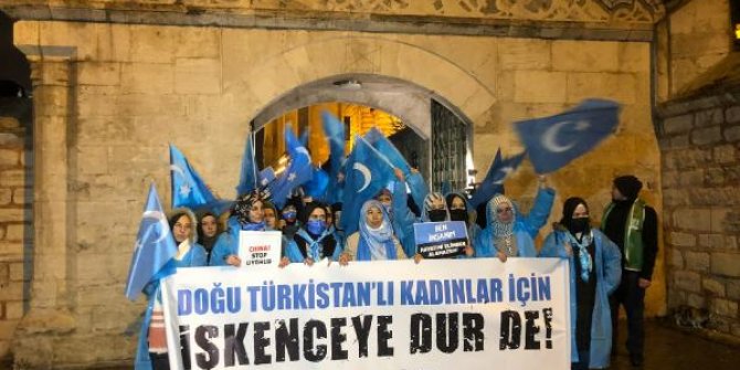 Fatih'te Doğu Türkistan'daki kadınlar için 'Mavi Yürüyüş'