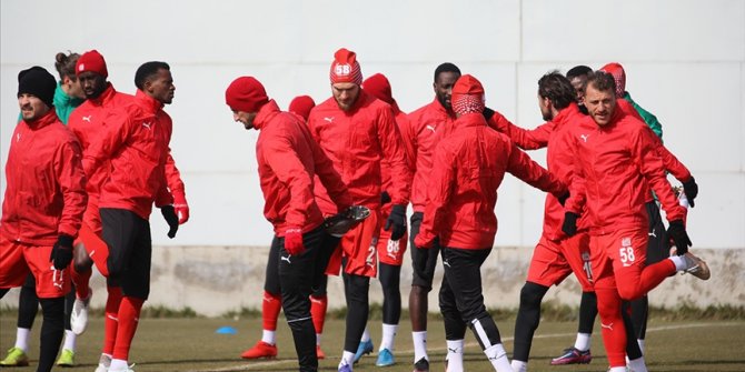 Sivasspor galibiyet serisi yakalayıp, ligi üst sıralarda bitirmek istiyor