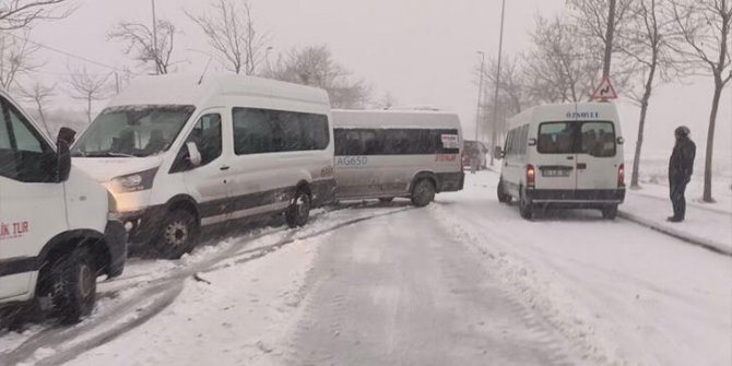 Esenyurt'ta kayan servis araçlarının kaza anları kamerada