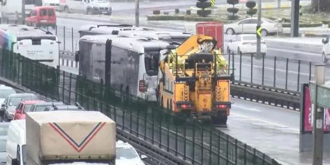 Esenyurt'ta metrobüs kazası: 4 kişi yaralandı