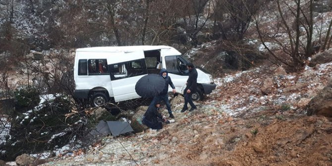 Adıyaman’da öğrenci servisi devrildi: 10 yaralı