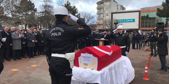 Kalp krizi geçiren polis memuru yaşamını yitirdi 