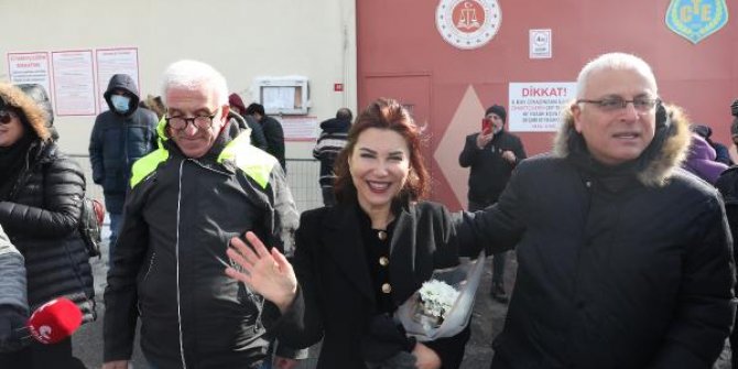 Sedef Kabaş cezaevinden çıktı