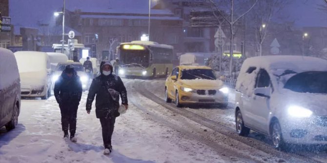 Meteoroloji İstanbul için saat verdi: Çok kuvvetli kar yağacak, dışarı çıkmayın