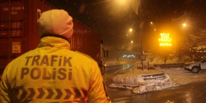 Tır ve kamyonlar Ankara il sınırından Bolu'ya alınmıyor