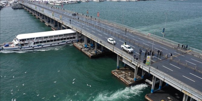 Atatürk Köprüsü, bağlantı noktasındaki çalışmanın ardından yeniden trafiğe açıldı