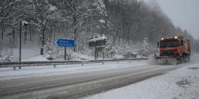 Bolu Dağı'nda kar yağışı etkisini artırdı