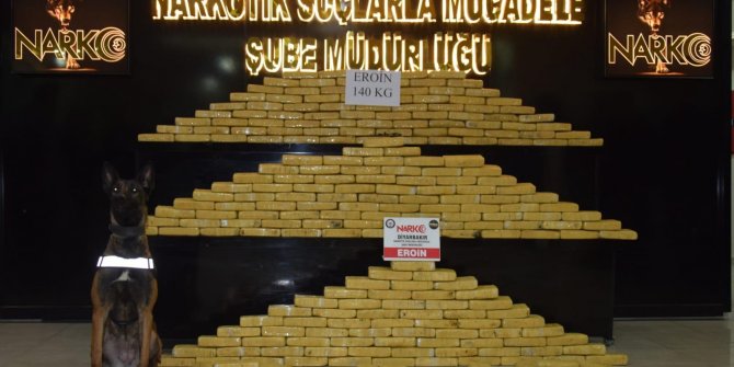 TIR'ın dorsesindeki 140 kilo eroini 'Risko' ve 'Çiko' buldu