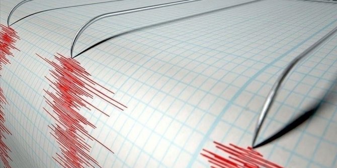 Endonezya'da 6,7 büyüklüğünde deprem