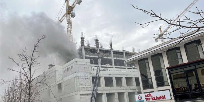 Bağcılar Eğitim ve Araştırma Hastanesi'nin inşaatı süren ek binasında yangın
