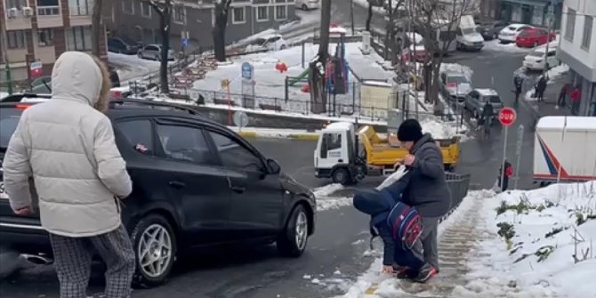 İstanbullular karın olumsuz etkilerini ara sokaklarda yaşıyor