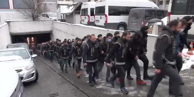 FETÖ operasyonunda gözaltına alınan 41 kişi adliyeye sevk edildi