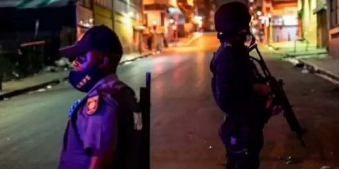 Güney Afrika'da dolmuş şoförleri karakol bastı
