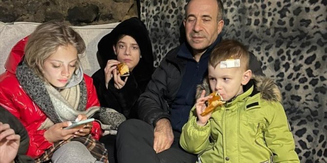 Ukrayna'dan gelen Türk 'sığınakta bir film setinde gibi' hissettiklerini söyledi