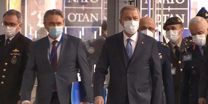 Akar, NATO karargahına geldi