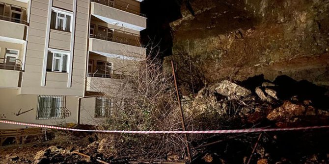 Heyelanla kaya parçaları düşünce boşaltılan binada teknik inceleme