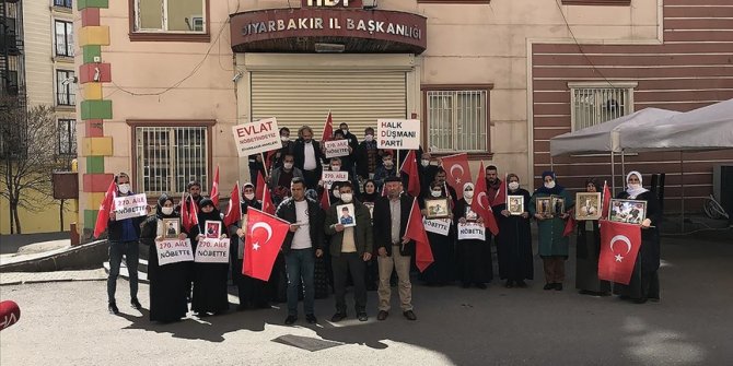 Diyarbakır annelerinin oturma eylemine bir aile daha katıldı