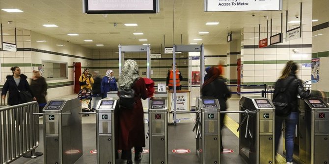 İstanbul'da arıza nedeniyle Üsküdar-Çekmeköy metro seferleri aksadı
