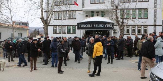 Tunceli'de köylülerden belediye önünde 'çevre' eylemi