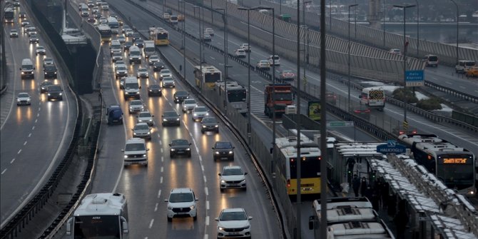 İstanbul'da trafik yoğunluğu yaşanıyor