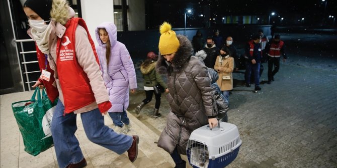 Ukrayna'dan tahliye edilen Kırım Türkleri Eskişehir'e geldi