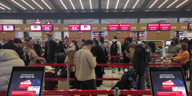 Yurt dışına çıkış harcı 150 lira oldu