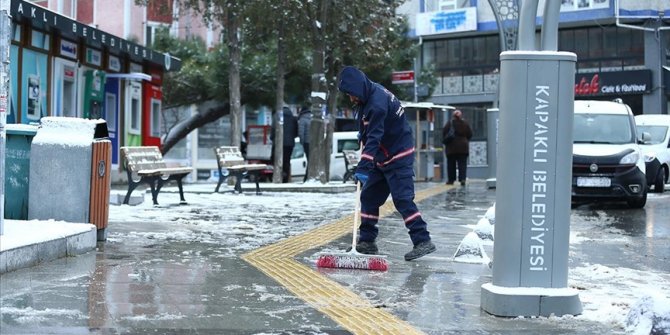 Tekirdağ'ın bazı ilçelerinde kar yağışı etkili oluyor