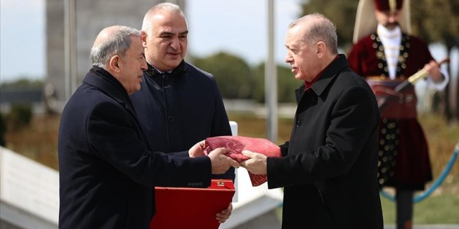 Osmanlı sancağı 129 yıl sonra Çanakkale'de