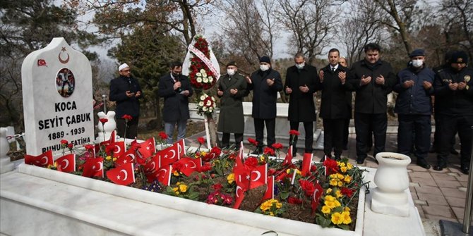 Çanakkale kahramanı Seyit Onbaşı, Balıkesir'de mezarı başında anıldı