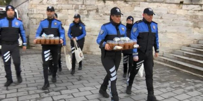 Üsküdar Meydanı'nda Çanakkale menüsü dağıtıldı