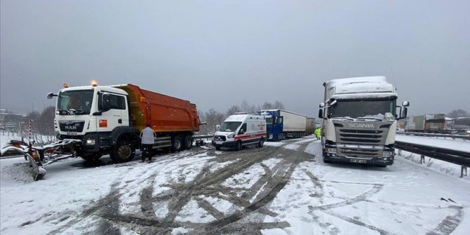 Anadolu Otoyolu'nun Düzce kesimi kaza nedeniyle ulaşıma kapandı