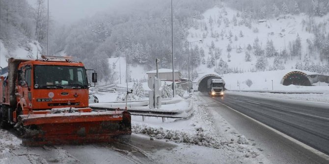 Bolu Dağı'nda kar yağışı etkisini sürdürüyor