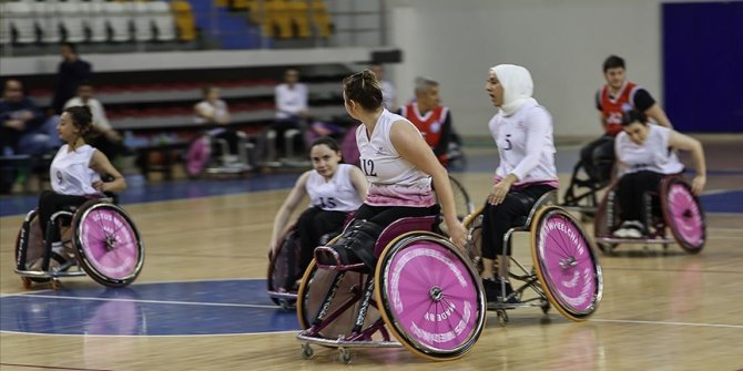 Türkiye'nin tek tekerlekli sandalye kadın basketbol takımı: Lotus Engelliler