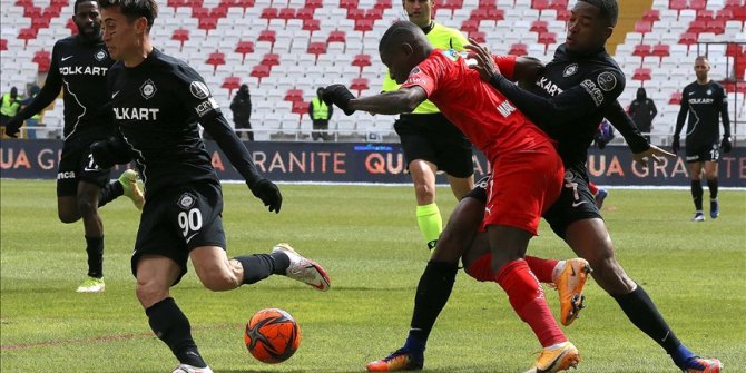 Demir Grup Sivasspor 3 puana 90+1'de uzandı