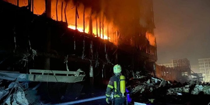 Ukrayna, Kiev'deki alışveriş merkezine düzenlenen saldırıda 4 kişinin öldüğünü duyurdu