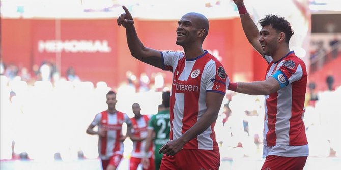 Üç haftadır puan kaybetmeyen Antalyaspor, yenilmezlik serisini 8 maça çıkardı