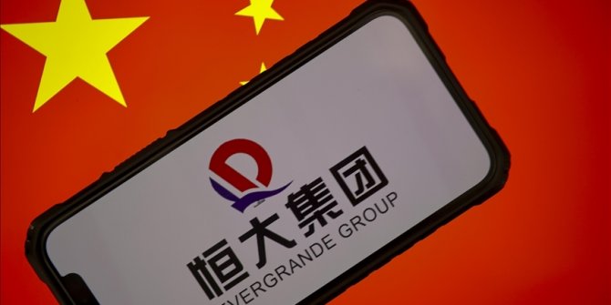 Evergrande ve iki yan kuruluşunun hisseleri Hong Kong borsasında işleme kapatıldı