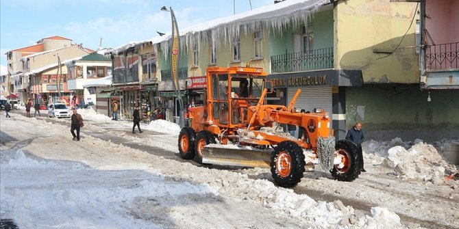 Bingöl Karlıova'da kar temizleme çalışması için tüm ekipler seferber