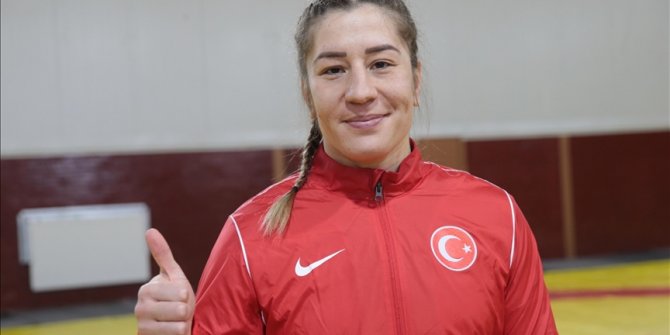 Milli güreşçi Yasemin Adar beşinci Avrupa şampiyonluğunun peşinde