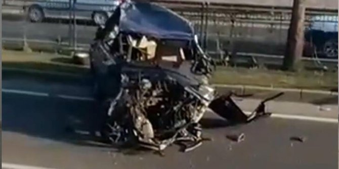 Otomobil bariyere çarptı; 17 yaşındaki sürücü öldü, 2 ağır yaralı