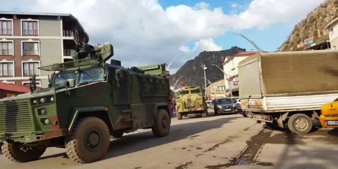 Hakkari'de sınırda hareketlilik: Askeri sevkiyat yapıldı
