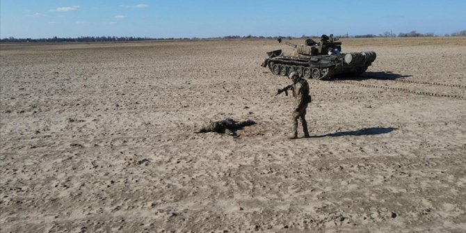 Rus askeri para ödülü karşılığı tankını Ukrayna ordusuna teslim etti