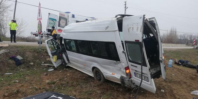 Amasya’da tarım işçilerini taşıyan minibüs şarampole düştü: 19 yaralı