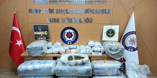 İzmir'de sokak satıcılarına yönelik uyuşturucu operasyonunda 5 zanlı yakalandı