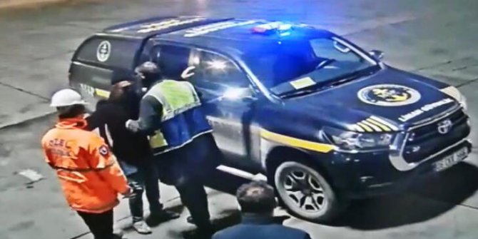 Limanda konteynerle yurt dışına kaçmaya çalışan FETÖ şüphelileri yakalandı